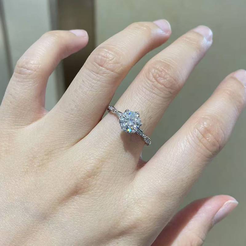 单头Women's RingS925银镀白金定制选款主石Moissanite1.0ct/副石高碳钻
